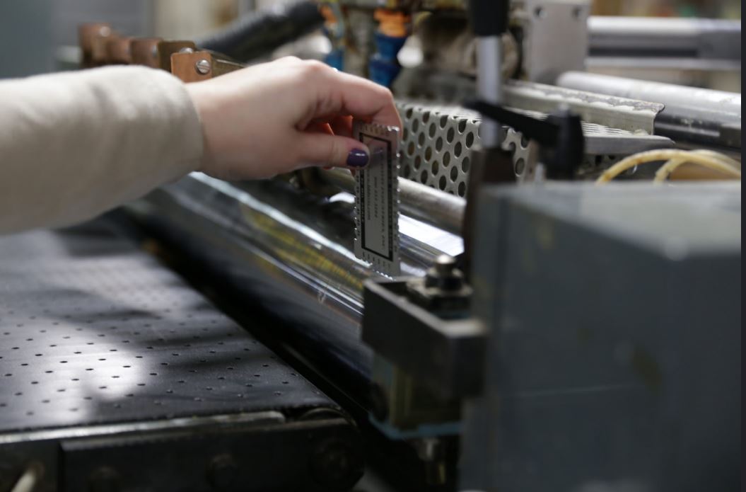 Using a Mil Depth Gauge to Measure Glue Film Thickness